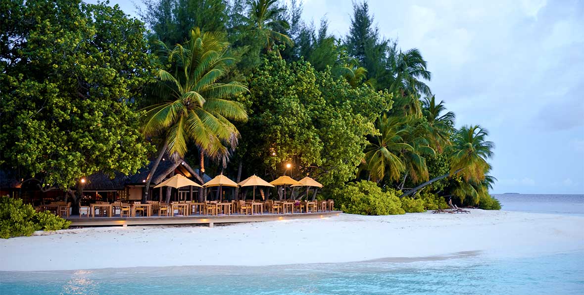 Angsana Ihuru: cena en la playa