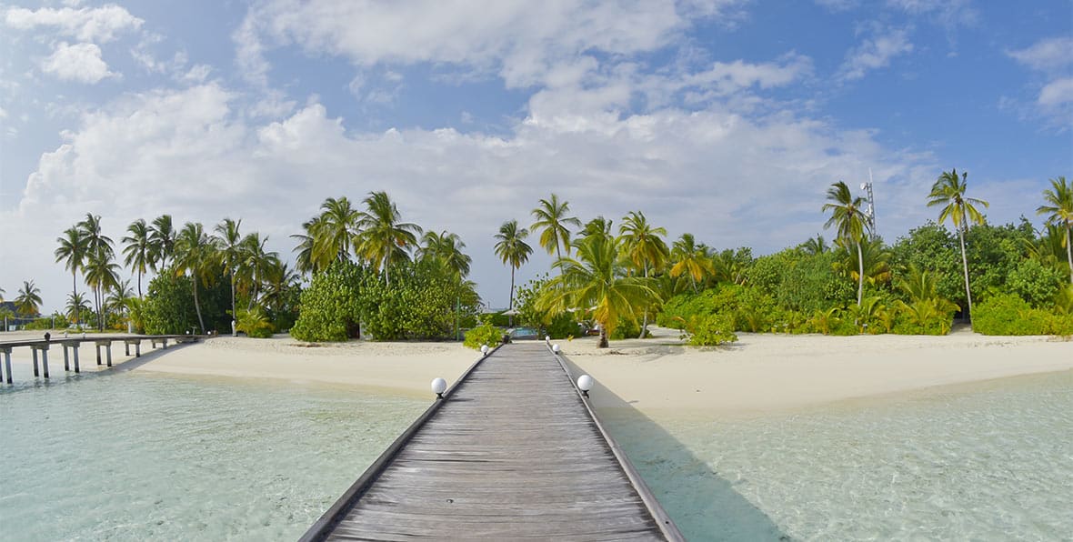 muelle de llegada al Safari Island Resort & Spa Maldives