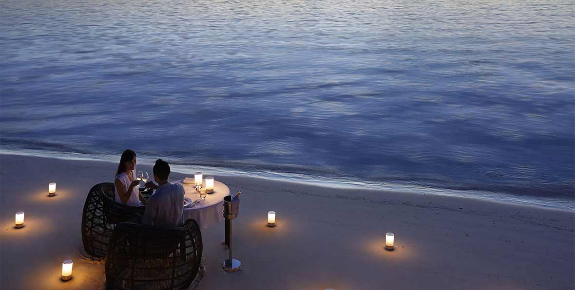 cena privada en la playa en Dusit Thani Maldives