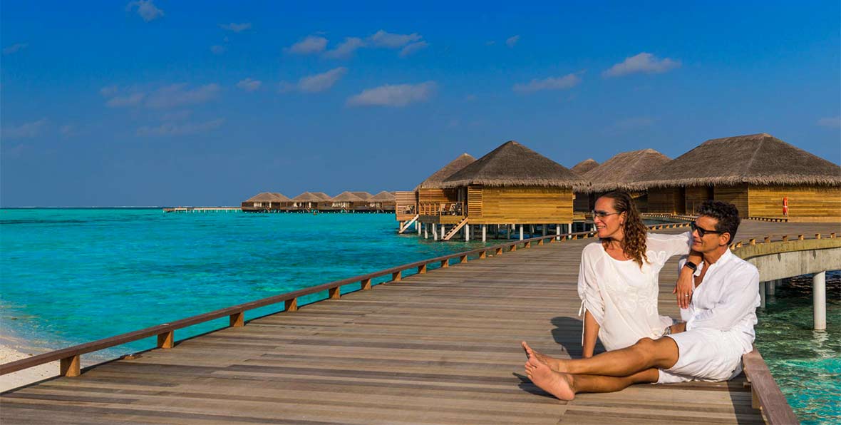 Cocoon Maldives pareja y Water villas