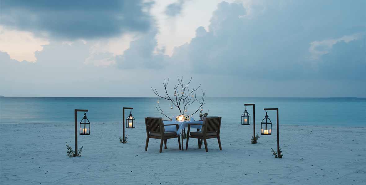 cena privada en la playa en Noku Maldives