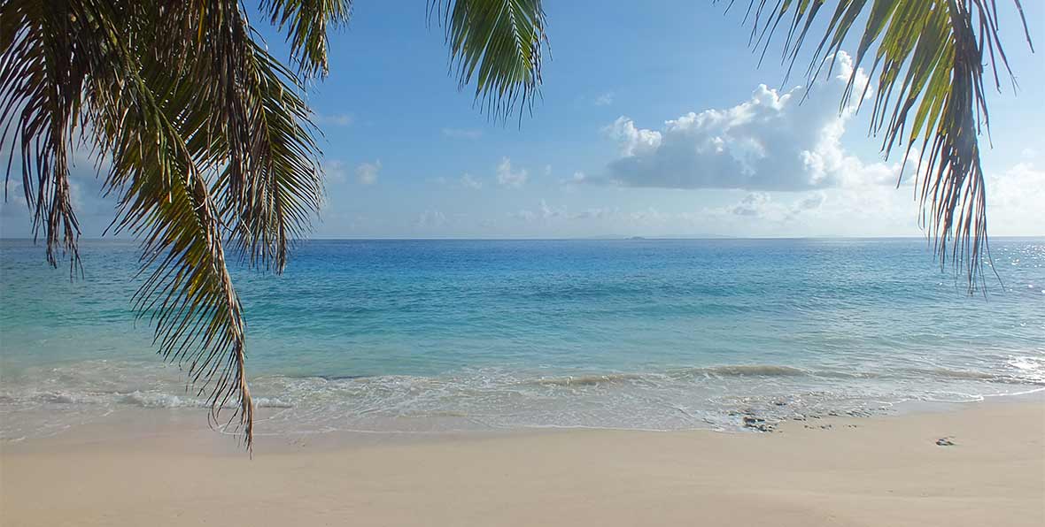 Carana Beach Hotel Seychelles - arenatours.com