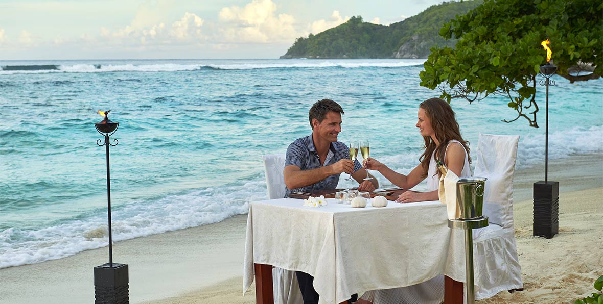 comida en la playa en seychelles