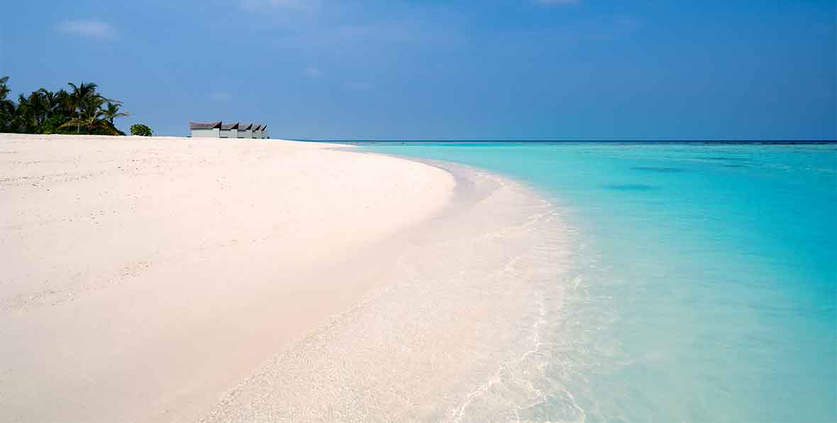 la playa de Mövenpick Maldives