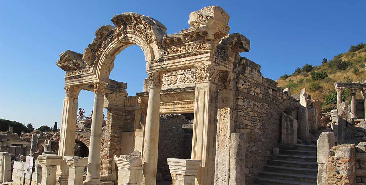 Turquia Efeso Templo Adriano - arenatours.com