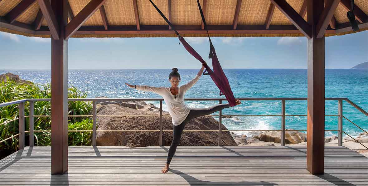 clase de yoga en Six Senses Zil Pasyon