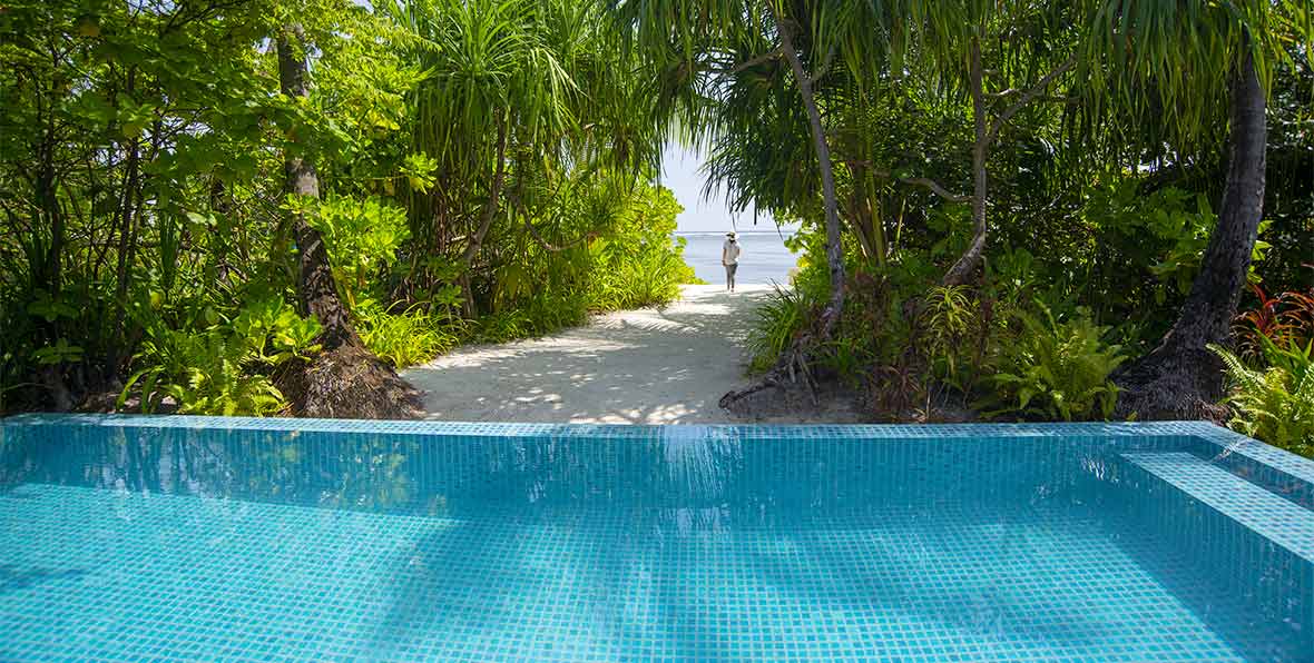 The Residence Maldives Dhigurah Deluxe Beach Pool Villa - arenatours.com