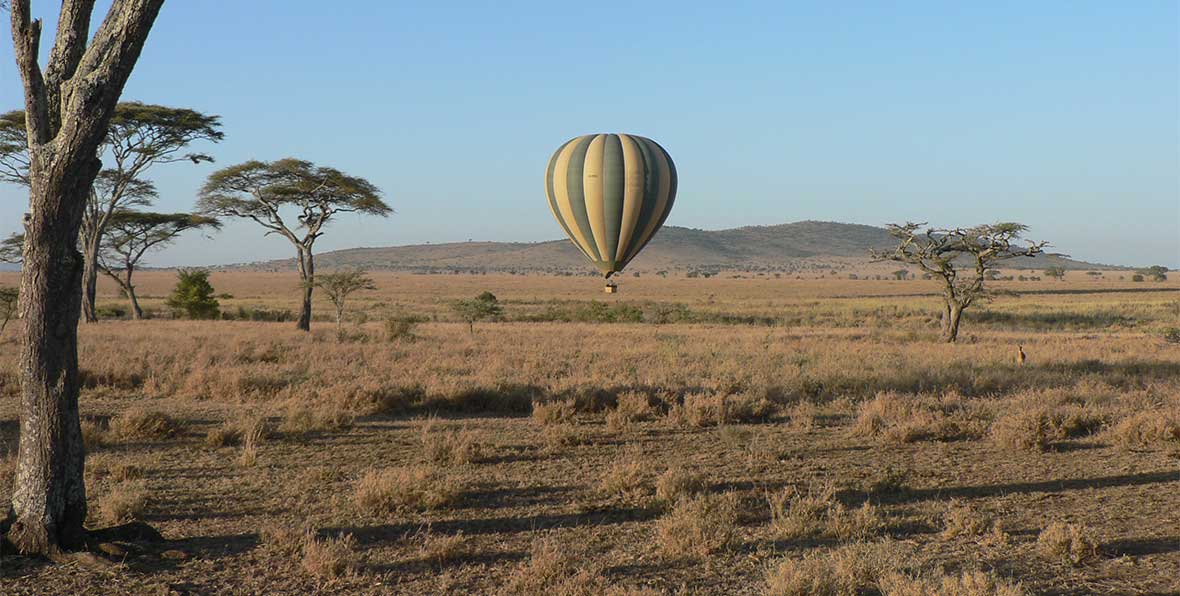 Tanzania: Safari en globo en Serengeti al amanecer