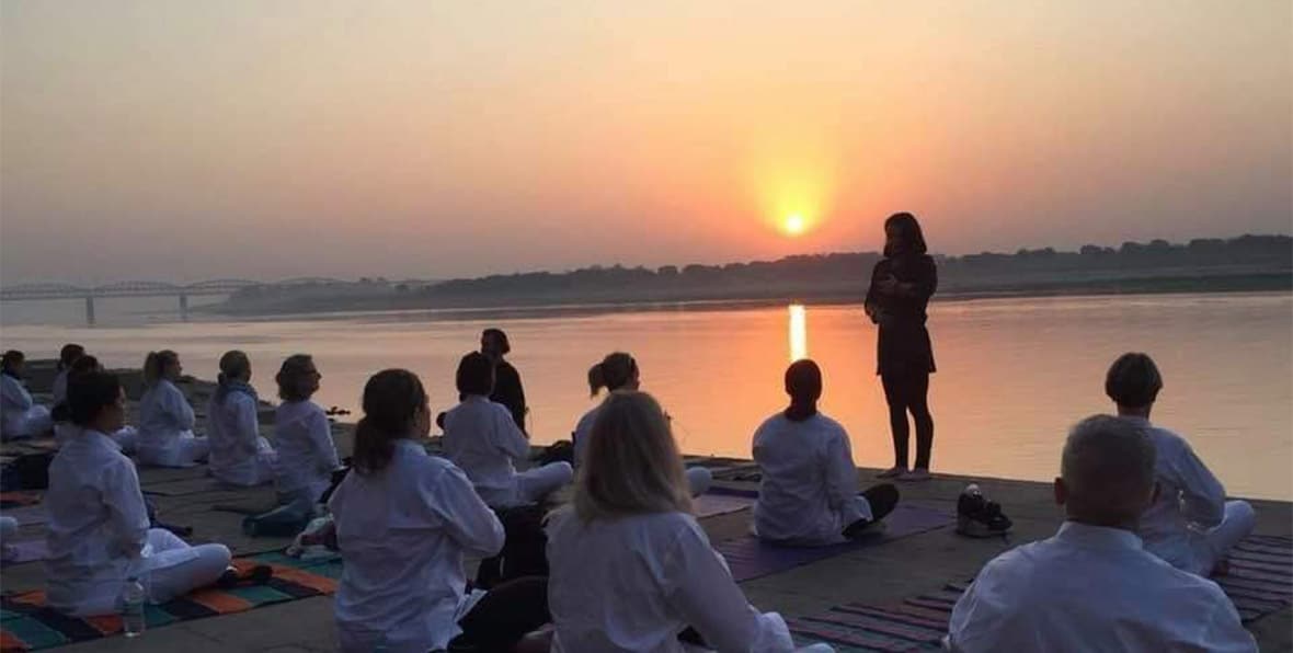 Sesión de Yoga en Varanasi