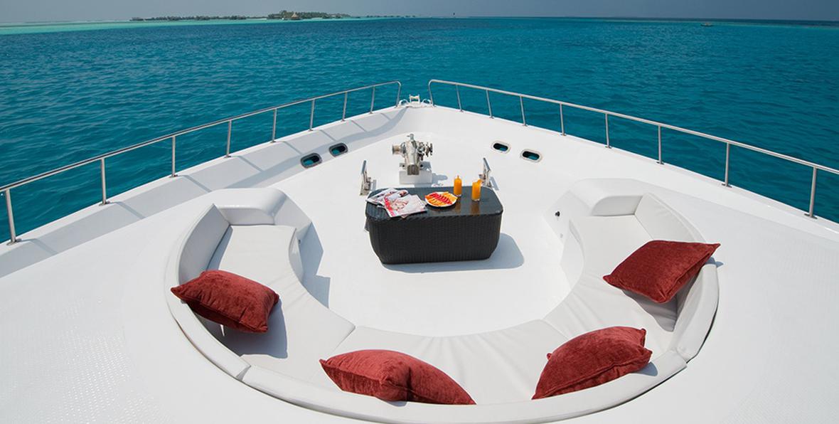 zona relax del Anastasia Luxury Yacht