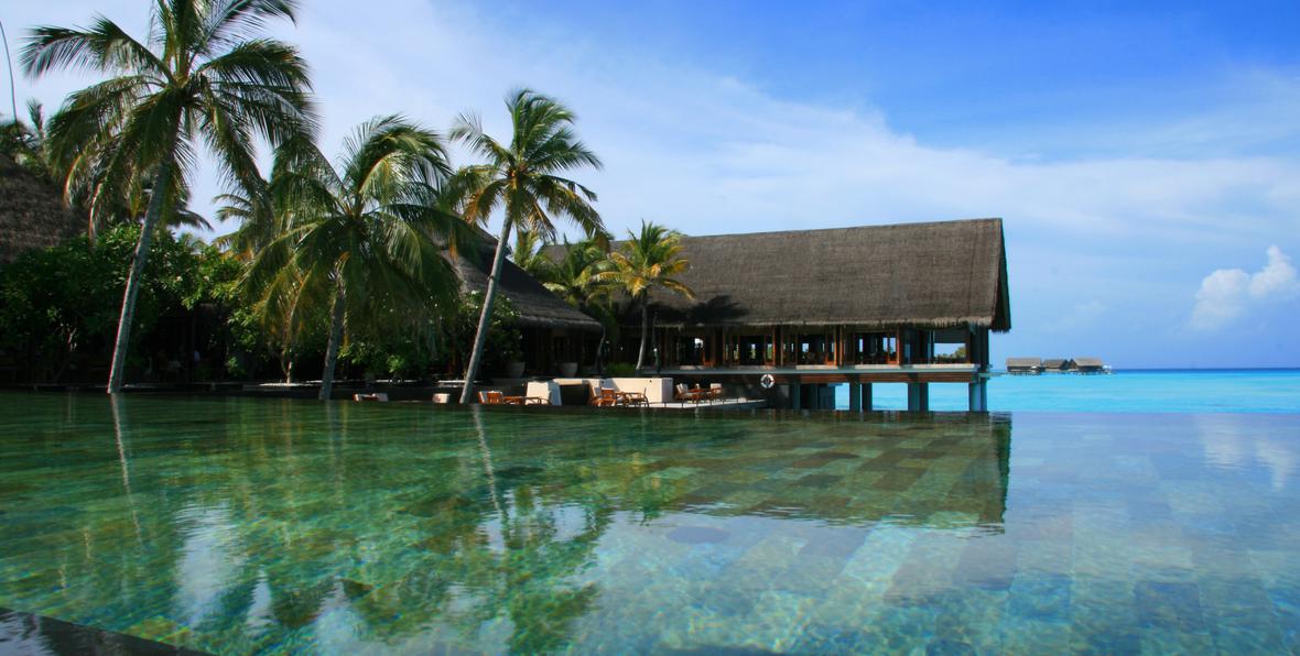 One & Only Reethi Rah Maldives, piscina al aire libre