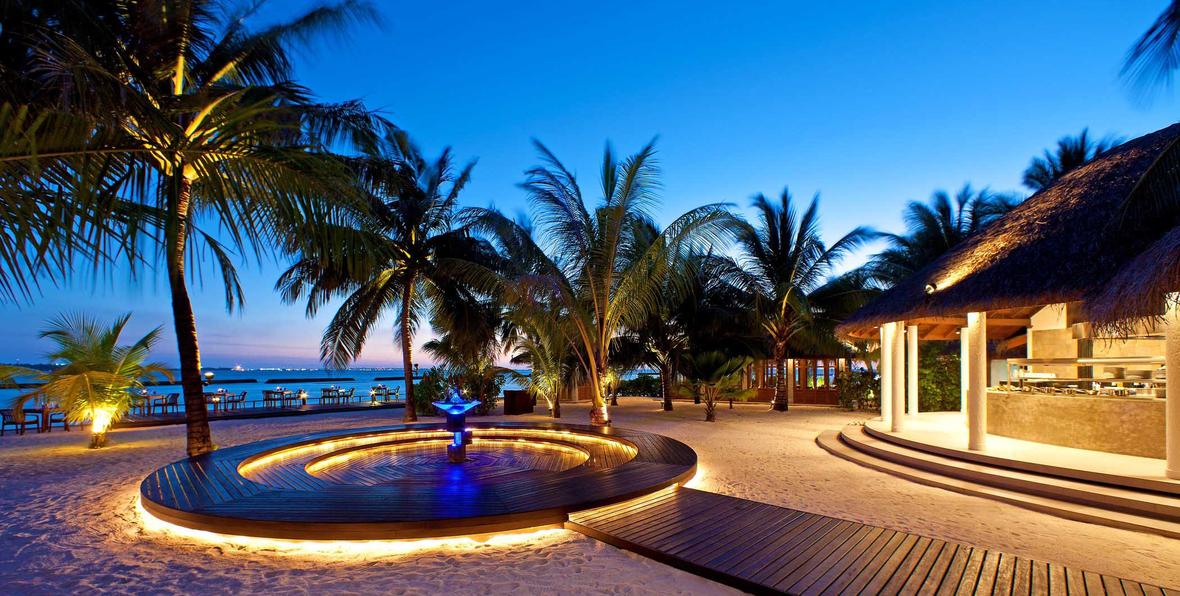 Sheraton Maldives por la noche